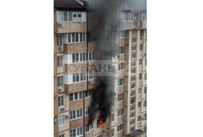 В Краснодаре загорелась многоэтажка на улице Селезнева