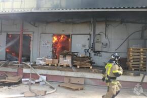 В Новороссийске почти 60 человек тушат пожар площадью 1000 кв.м.