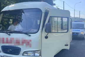 В Сочи водитель, который вез в автобусе детей, пустился в бега от полицейских