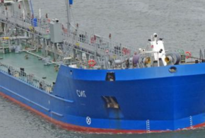 В Керченском проливе буксируют танкер, атакованный морским дроном