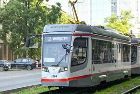 В Краснодаре на Дмитриевской дамбе остановились трамваи