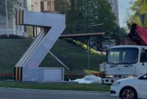 Конструкцию с символом «Z»  в центре Белгорода пытались поджечь неизвестные