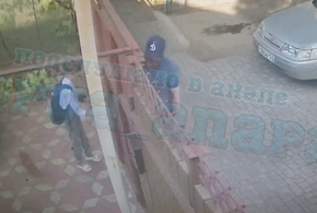 В Анапе мужчина в кепке преследовал школьницу 