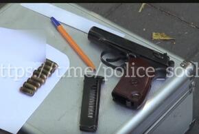 В центре Сочи полиция задержала водителя иномарки с пистолетом Макарова