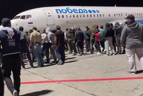 В Дагестане начались беспорядки, толпа прорвалась на поле аэропорта Махачкалы