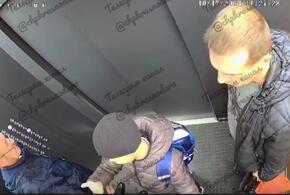 В Сети возмущены поступком парня, ударившего в лифте ребенка-аутиста