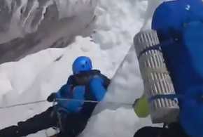Трупы катятся по горам: россияне просят захоронить людей, погибших на Эвересте