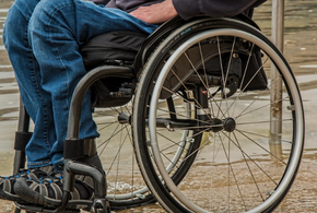 Волокита: инвалидам в Краснодарском крае чиновники не хотели покупать коляски