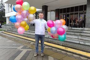 «Вонючие» шары принес общественник к Гордуме в Краснодаре