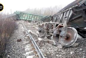 Взрыв на железной дороге: 19 вагонов сошли с рельсов