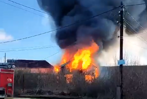 Дом педагога сгорел в пожаре дотла в Анапе