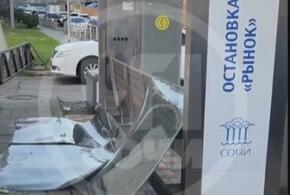 Ни себе, ни людям: вандалы вдребезги разбили новую автобусную остановку в Сочи