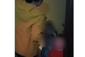 Одни дома: четверо малолетних детей оказались заперты в квартире в Краснодарском крае 