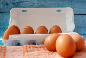Теперь поштучно: в Анапе на полках магазинов появились куриные яйца с ценниками нового типа