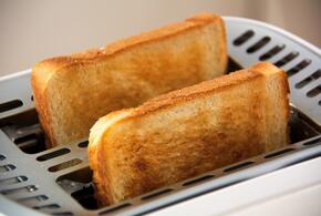 Медики рассказали, какие бутерброды могут спровоцировать опасные заболевания