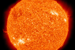 Из-за вспышки на Солнце радиационный фон планеты повысился практически до максимального значения