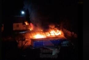 Сильный пожар начался на Восточном рынке Краснодара