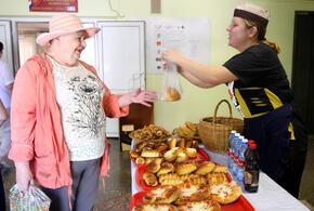 Уси-пуси на выборах: в Геленджике бесплатно раздают пирожки и круассаны