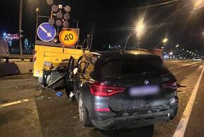 В Сочи водитель иномарки погиб, врезавшись в машину дорожной службы