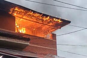 Частный дом загорелся в центре Краснодара