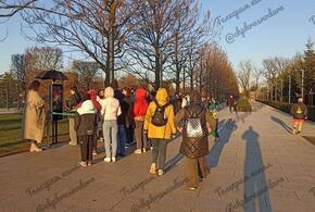  У парка Галицкого в Краснодаре с утра выстроились очереди на вход в Японский сад в день его годовщины