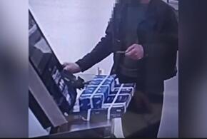 В Краснодаре мужчина съел штрих-коды после мошеннического трюка в магазине