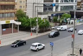 Важные гости: кортеж тонированных машин с мигалками ездит по Краснодару
