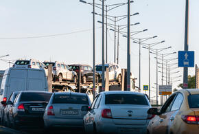 360 машин застряли в пробке на подъезде к Крымскому мосту со стороны Кубани