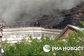 В горящем НИИ «Платан» в подмосковном Фрязино заблокированы люди, сообщается о погибших