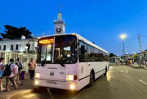 В Сочи с 1 июля автобус между центром города и аэропортом начнет ходить круглосуточно