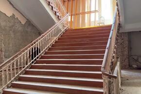 Историческая лестница и вековые двери: в Краснодаре ремонтируют объект культурного наследия