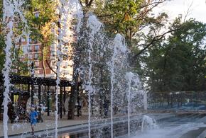 Пешеходный фонтан со светящимися и зеркальными арт-объектами появился в Краснодаре в микрорайоне «Самолёт»