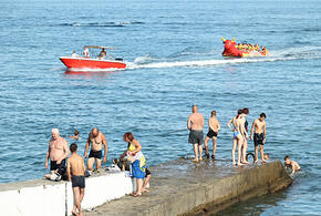 В Сочи катавшиеся на «банане» туристы обнаружили в море труп
