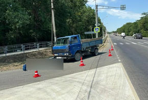 Женщина  погибла под колесами грузовика на окраине Краснодара