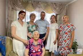 Депутат Гордумы Краснодара Андрей Анашкин поздравил с 95-летним юбилеем бывшую узницу фашистских концлагерей Марию Карабан