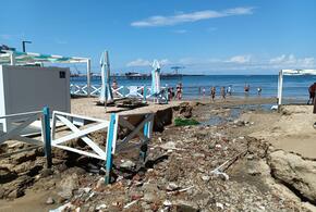 Знаменитый Лечебный пляж в Анапе почти полностью разрушил мощный ливень 