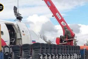 Приземлившийся в поле самолет рейса Сочи-Омск начали разбирать на запчасти